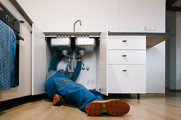 Professional Emergency Plumber technician working in Mentcle, PA